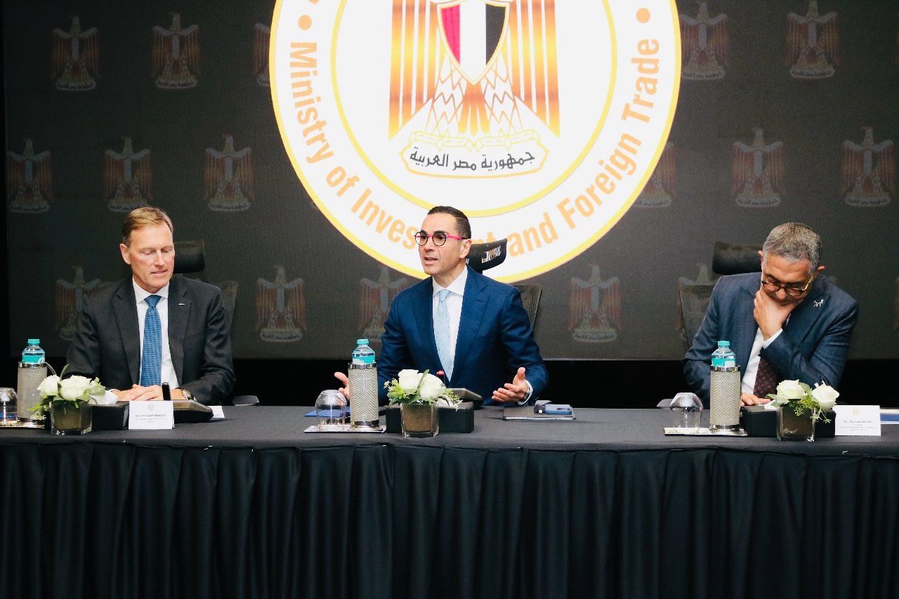وزير الاستثمار يعقد لقاءًا موسعًا مع كبرى الشركات الفرنسية
